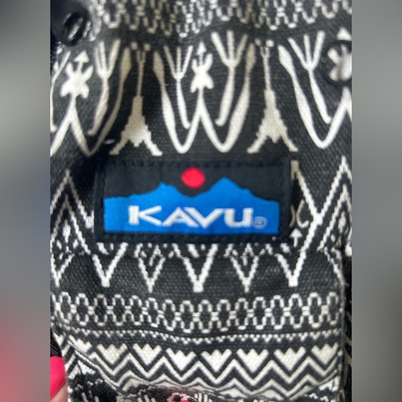 Kavu Geometric Black and White Sling Backpack. Cabincore. Hiking. Outdoors. - Picture 4 of 9
